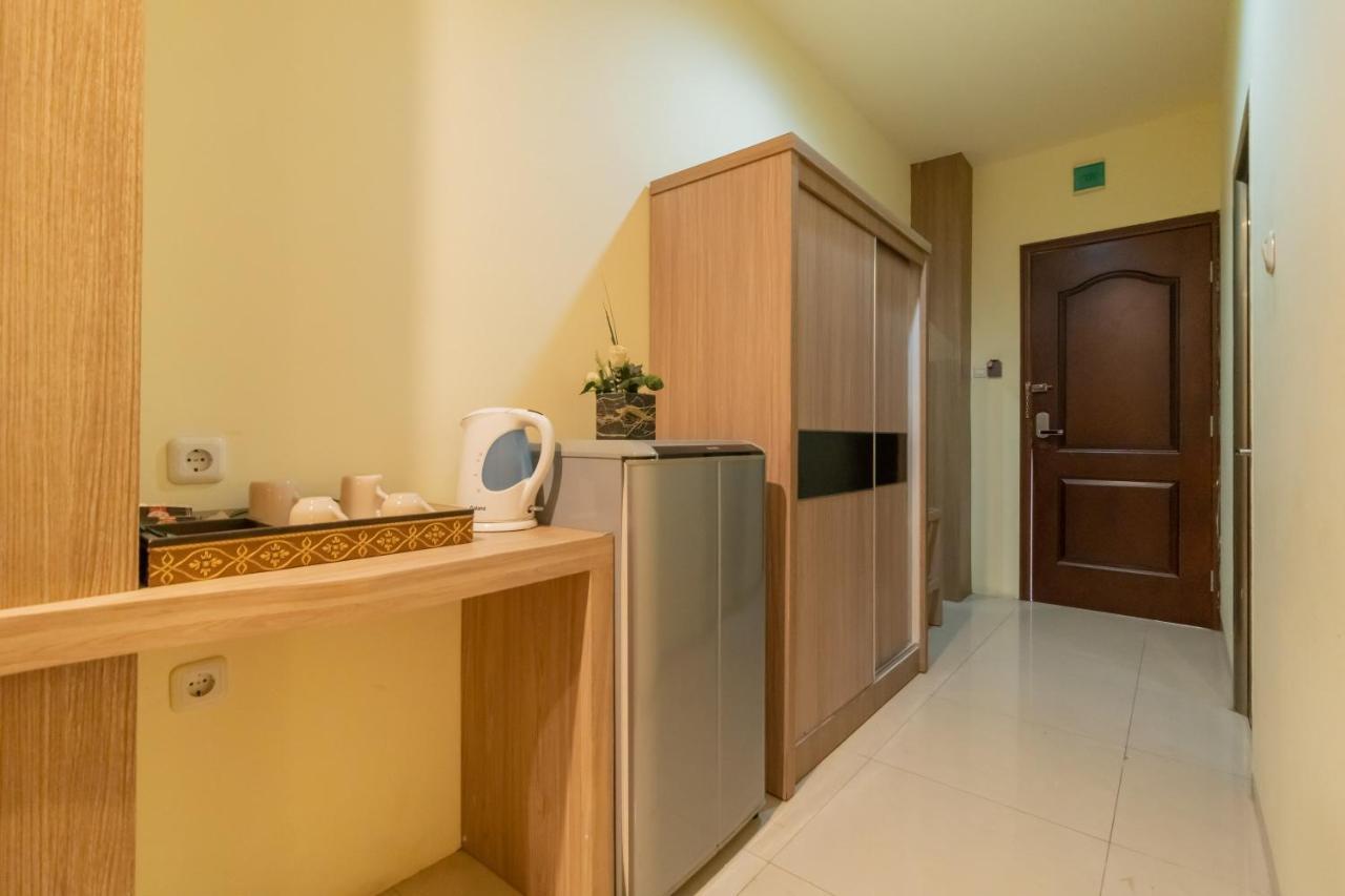Urbanview Hotel Best Skip Palembang Exterior foto